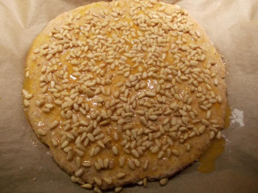 Nussbrot mit Dinkel-Vollkornmehl und Hefe - Rezept mit Bild - kochbar.de