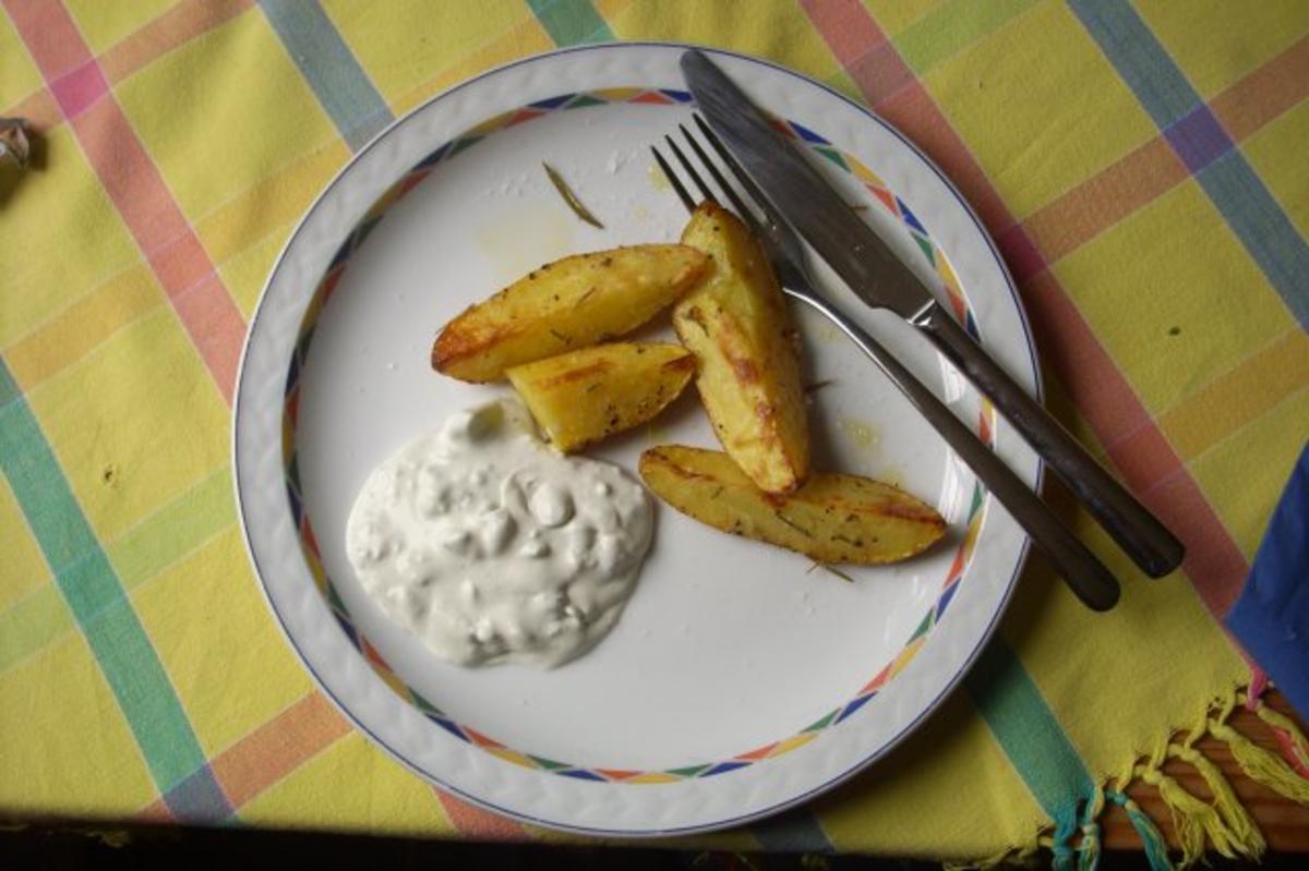 Rosmarin-Kartoffeln mit Gorgonzola-Creme - Rezept - kochbar.de