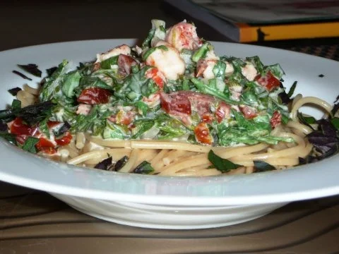 Vollkornspaghetti mit Rucola und Flußkrebsen in Ziegenfrischkäsesoße - Rezept - Bild Nr. 2