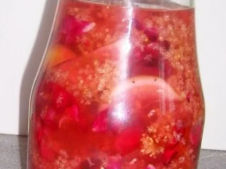 Rezept: Sirup: Rosen + Holunderblüten Bild Nr. 3 Sirup: Rosen + Holunderblüten - Rezept - Bild Nr. 3