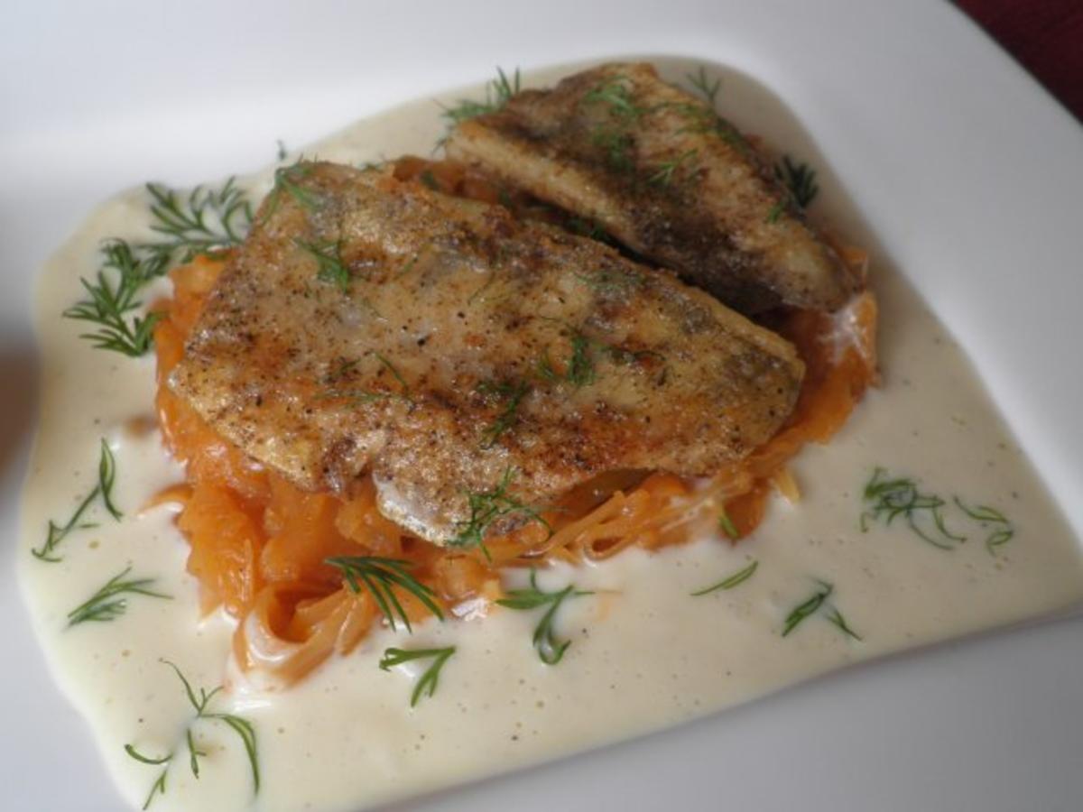 Bilder für Zander auf Paprikakraut mit Rieslingsoße - Rezept