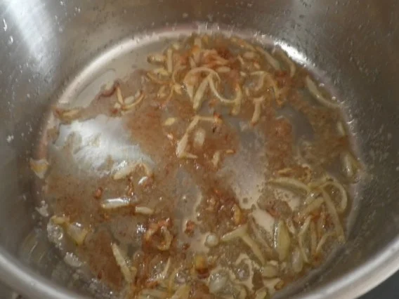 Zander auf Paprikakraut mit Rieslingsoße - Rezept - Bild Nr. 6