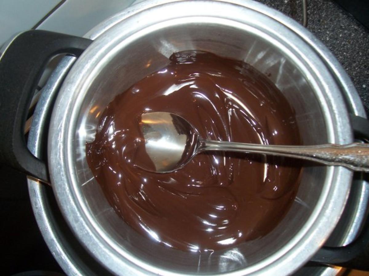 Marillejoghurt mit Minze und Schokoladenspiegel (After Eight mal anders) - Rezept - Bild Nr. 5