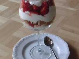 Rezept: Erdbeer-Ouark-Trifel Erdbeer-Ouark-Trifel - Rezept