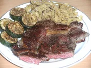 Fleisch: Rumpsteak mit gebratener Zucchinie - Rezept