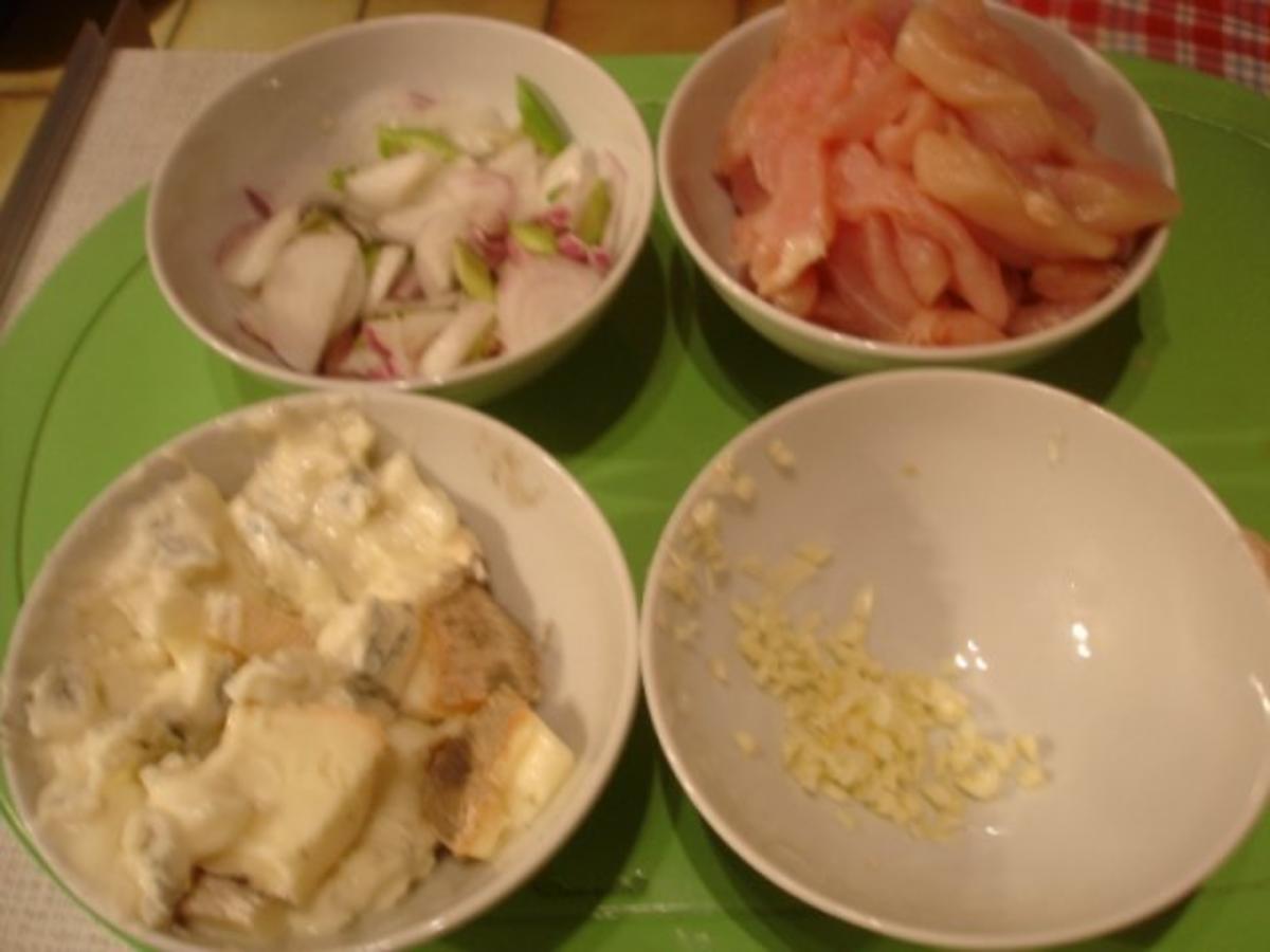 Nudeln mit Hähnchenbrustfilet-Gorgonzola-Sauce - Rezept - Bild Nr. 4