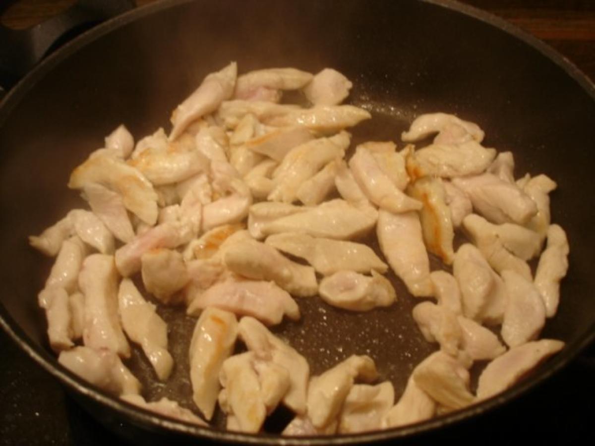 Nudeln mit Hähnchenbrustfilet-Gorgonzola-Sauce - Rezept - Bild Nr. 9