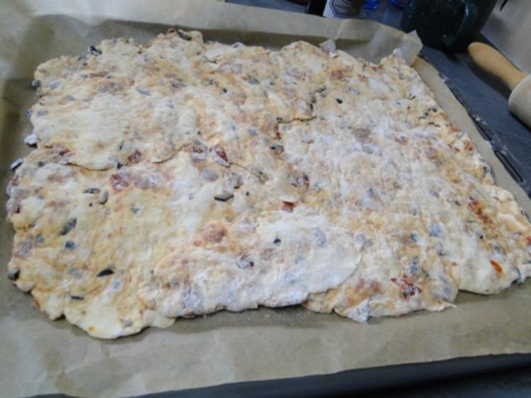 Focaccia mit getr. Tomaten und Oliven, - Rezept - kochbar.de