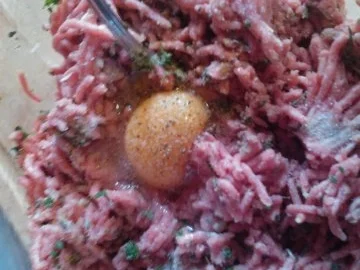 Bifteki de la Casa - Rezept - Bild Nr. 3