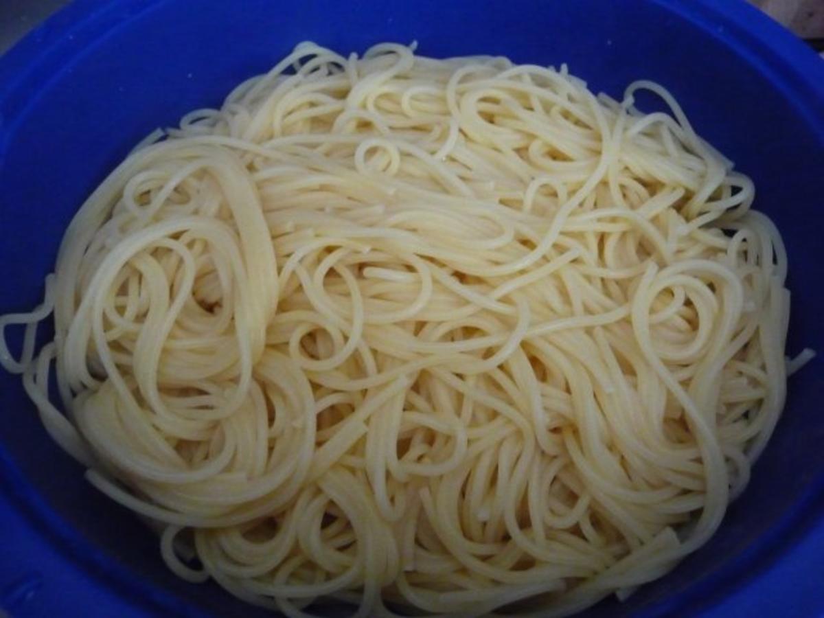 Pasta : Spaghetti mit Tomatensoße und ´nem Würstchen - Rezept - Bild Nr. 11