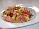 Rezept: Fruchtiger Käse-Wurst-Salat mit Apfel und Trauben Fruchtiger Käse-Wurst-Salat mit Apfel und Trauben - Rezept
