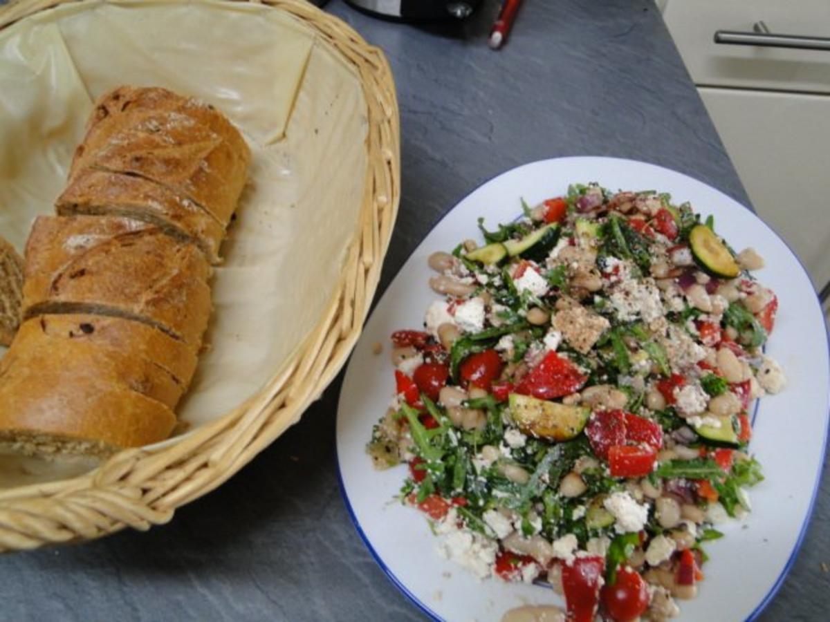 Bilder für Weißer Bohnensalat mit Schafskäse und Ruccola - Rezept