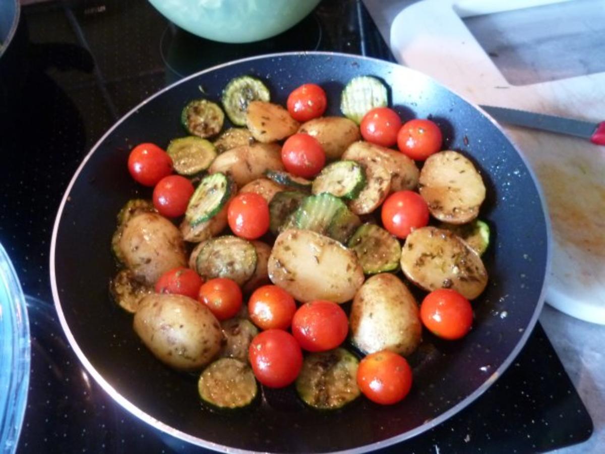 Bilder für Kartoffel - Zucchini - Tomatenpfanne - Rezept