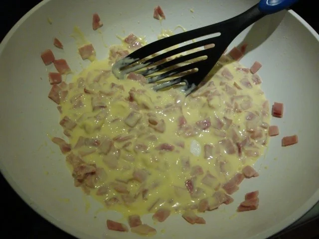 Rezept: Schinken-Käse-Hollandaise Bild Nr. 4 Schinken-Käse-Hollandaise - Rezept - Bild Nr. 4