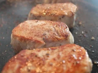 Rezept: Schweinefilet mit Metaxasauce und Gemüsereis Bild Nr. 3 Schweinefilet mit Metaxasauce und Gemüsereis - Rezept - Bild Nr. 3