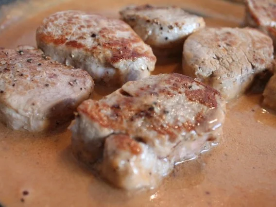 Rezept: Schweinefilet mit Metaxasauce und Gemüsereis Bild Nr. 4 Schweinefilet mit Metaxasauce und Gemüsereis - Rezept - Bild Nr. 4