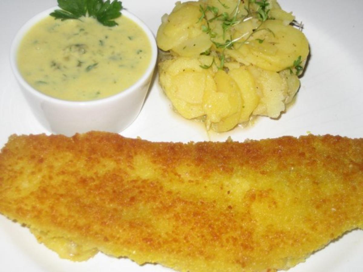 Panierter Fisch mit Kartoffelsalat und Remoulade - Rezept