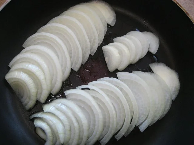 Rezept: Nackensteaks mit mildgebratenen Zwiebeln ... Bild Nr. 2 Nackensteaks mit mildgebratenen Zwiebeln ... - Rezept - Bild Nr. 2