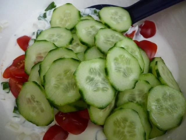 Fisch : Heringsfilet in Joghurt mit Gurke und Tomate - Rezept - Bild Nr. 3
