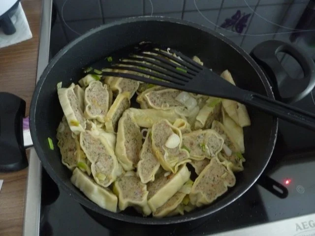 Fixe Küche : Maultaschen-Pfanne mit Salat - Rezept - Bild Nr. 8