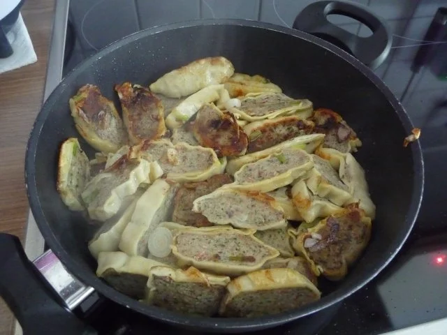 Fixe Küche : Maultaschen-Pfanne mit Salat - Rezept