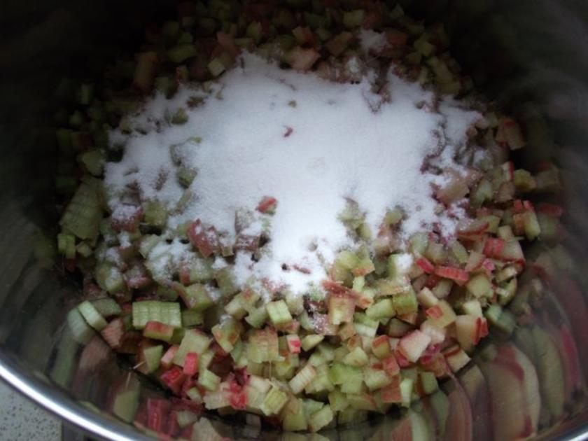 Rhabarber-Marmelade mit Marzipan und Rum - Rezept - kochbar.de