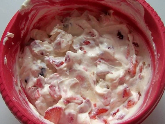 Schoko-Knusper-Torte mit Erdbeeren und Heidelbeeren - Rezept - Bild Nr. 6