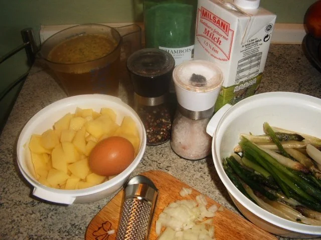 Rezept: Kartoffel-Spargel-Süppchen Bild Nr. 3 Kartoffel-Spargel-Süppchen - Rezept - Bild Nr. 3