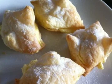 Rezept: Blätterteigbusserl/Blätterteigzipfel Bild Nr. 3 Blätterteigbusserl/Blätterteigzipfel - Rezept - Bild Nr. 3