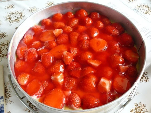 Rezept: Erdbeertorte Bild Nr. 10 Erdbeertorte - Rezept - Bild Nr. 10