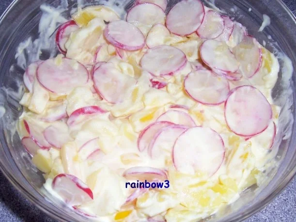 Salat: Kartoffelsalat mit gelbem Joghurt-Dressing - Rezept
