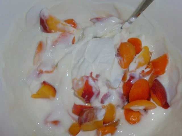 Rezept: Stracciatella - Quarkcreme mit Pfirsichen und Aprikosen Bild Nr. 3 Stracciatella - Quarkcreme mit Pfirsichen und Aprikosen - Rezept - Bild Nr. 3