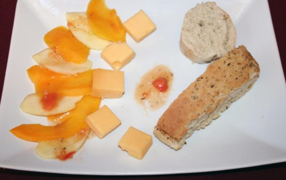 Apfel-Mango-Carpaccio mit Käse - Rezept
