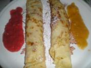 Palatschinken mit Erdbeer-Pfirsich Füllung - Rezept