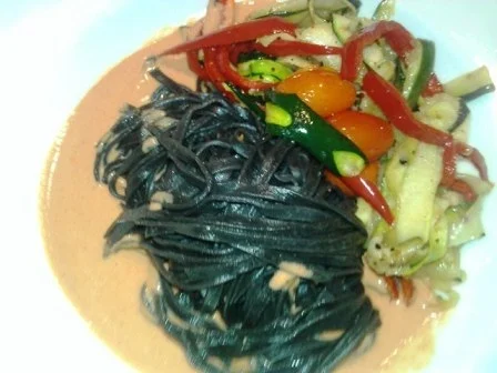 Schwarze Tagliatelle mit viel frischem Gemüse - Rezept - Bild Nr. 14