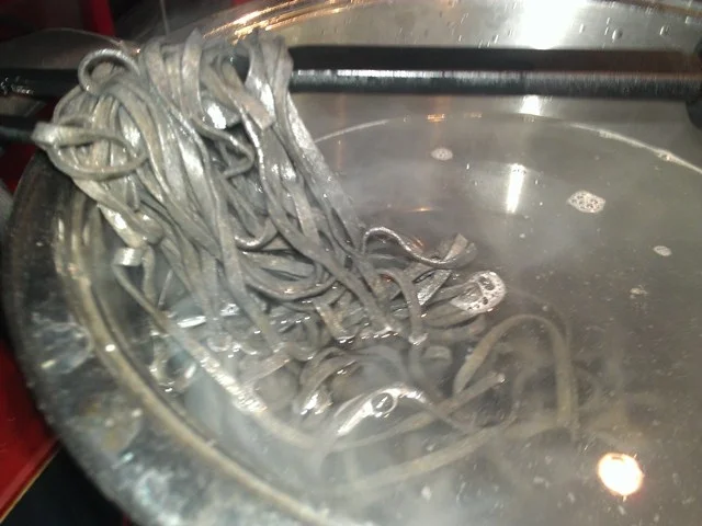 Schwarze Tagliatelle mit viel frischem Gemüse - Rezept - Bild Nr. 12