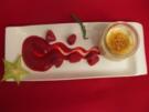 Rosmarin-Panna Cotta mit Fruchtpüree und frischen Früchten - Rezept