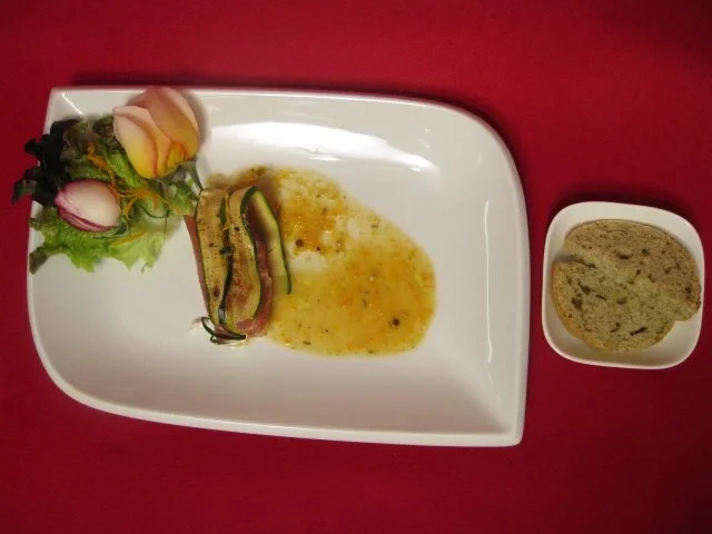 Päckchen vom Zicklein an Orangen-Senf-Soße mit Gewürzbrot gebacken in Terra Sigillata - Rezept