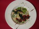 Gefülltes Lachsfilet mit Erbsenpüree und glasierten Kirschtomaten - Rezept