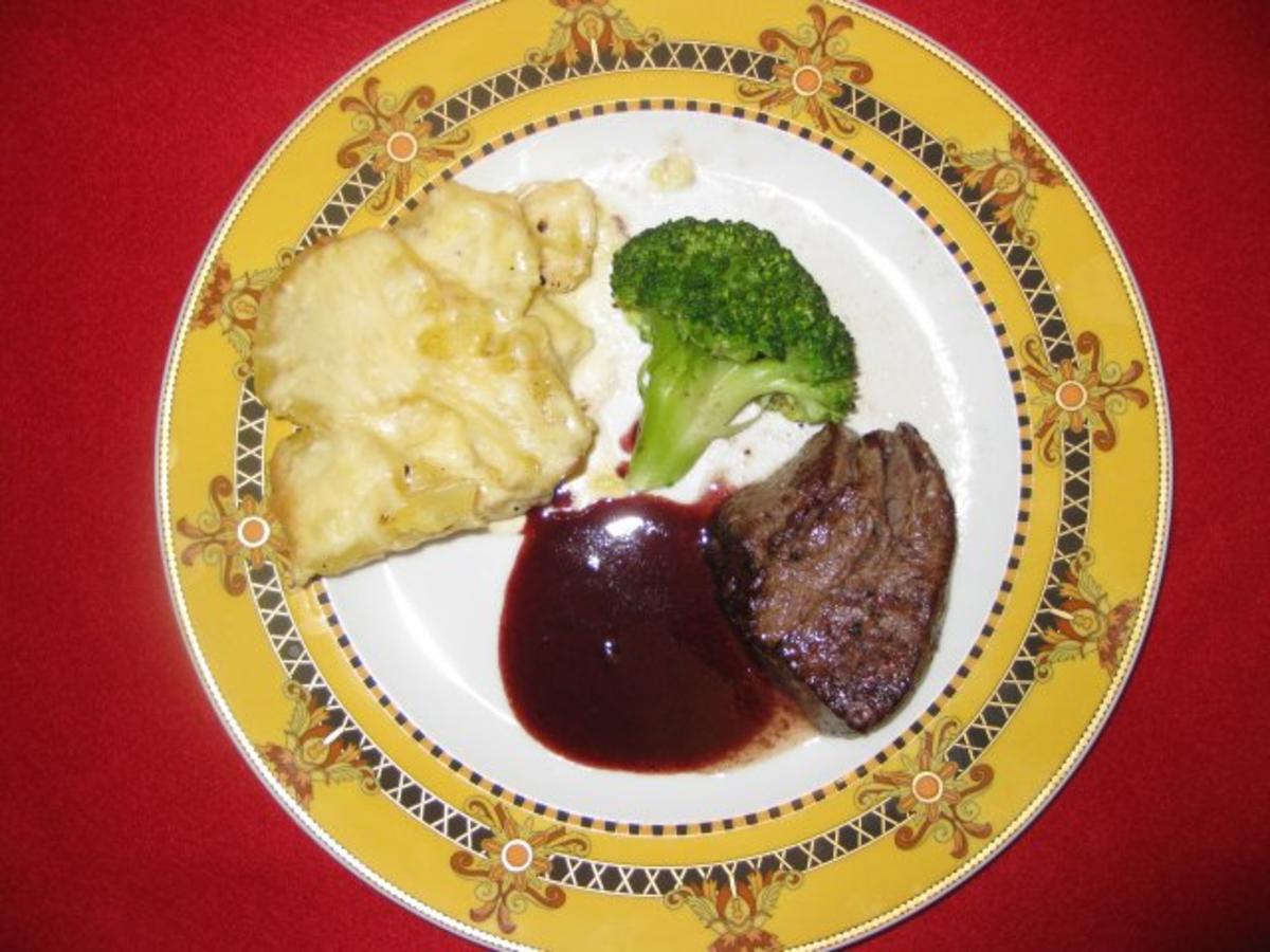 Filet vom Pfälzer Ökorind mit Kartoffelgratin an Schalotten-Rotweinreduktion - Rezept