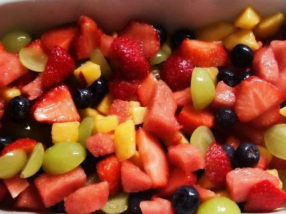 Rezept: Sommerfrüchte mit Kokos-Limetten-Baiser Bild Nr. 2 Sommerfrüchte mit Kokos-Limetten-Baiser - Rezept - Bild Nr. 2