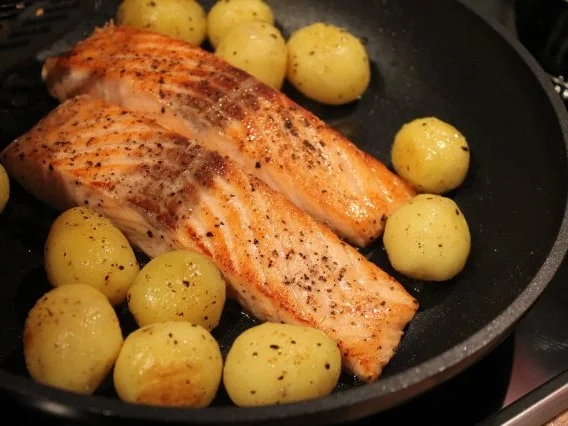 Rezept: Lachs mit Honigsenfsauce und Kartoffeln Bild Nr. 4 Lachs mit Honigsenfsauce und Kartoffeln - Rezept - Bild Nr. 4