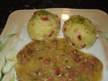 Rezept: Kartoffel-Speck-Knödel Kartoffel-Speck-Knödel - Rezept