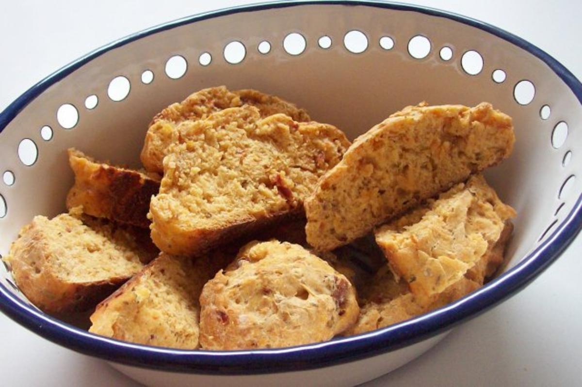 Bilder für Mediterranes Krustenbrot mit Parmesan und Tomaten - Rezept