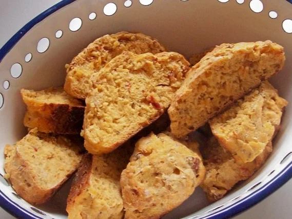 Rezept: Mediterranes Krustenbrot mit Parmesan und Tomaten Bild Nr. 4 Mediterranes Krustenbrot mit Parmesan und Tomaten - Rezept - Bild Nr. 4