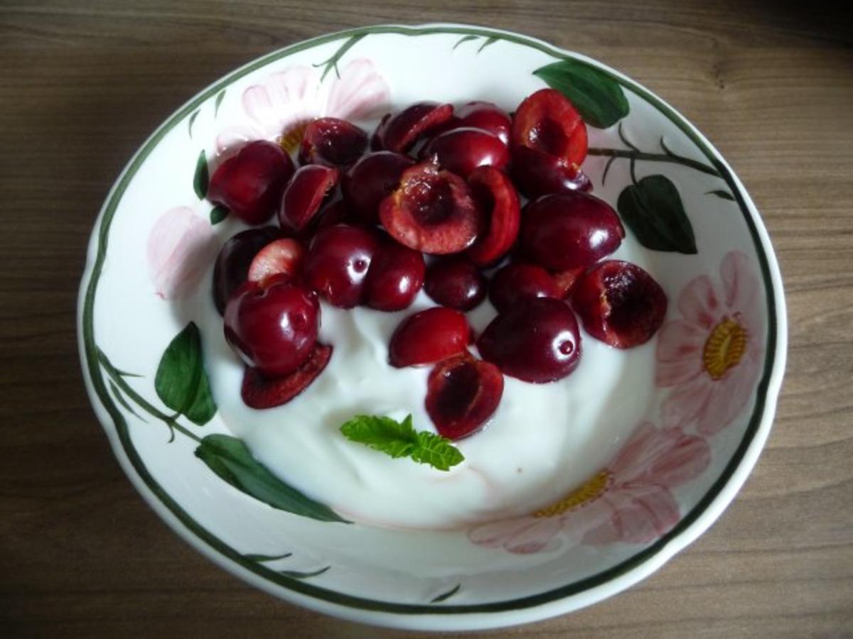 Dessert : Joghurt mit Kirschen - Rezept