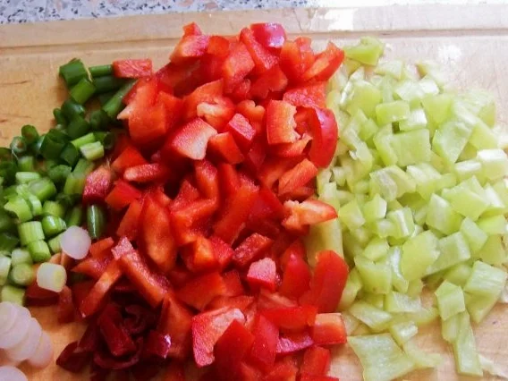 Rezept: Bunter Paprika-Linsen-Topf mit Bockwurst Bild Nr. 2 Bunter Paprika-Linsen-Topf mit Bockwurst - Rezept - Bild Nr. 2