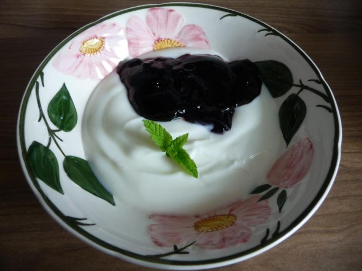 Dessert : Joghurt mit selbstgemachtem Holundergelee - Rezept