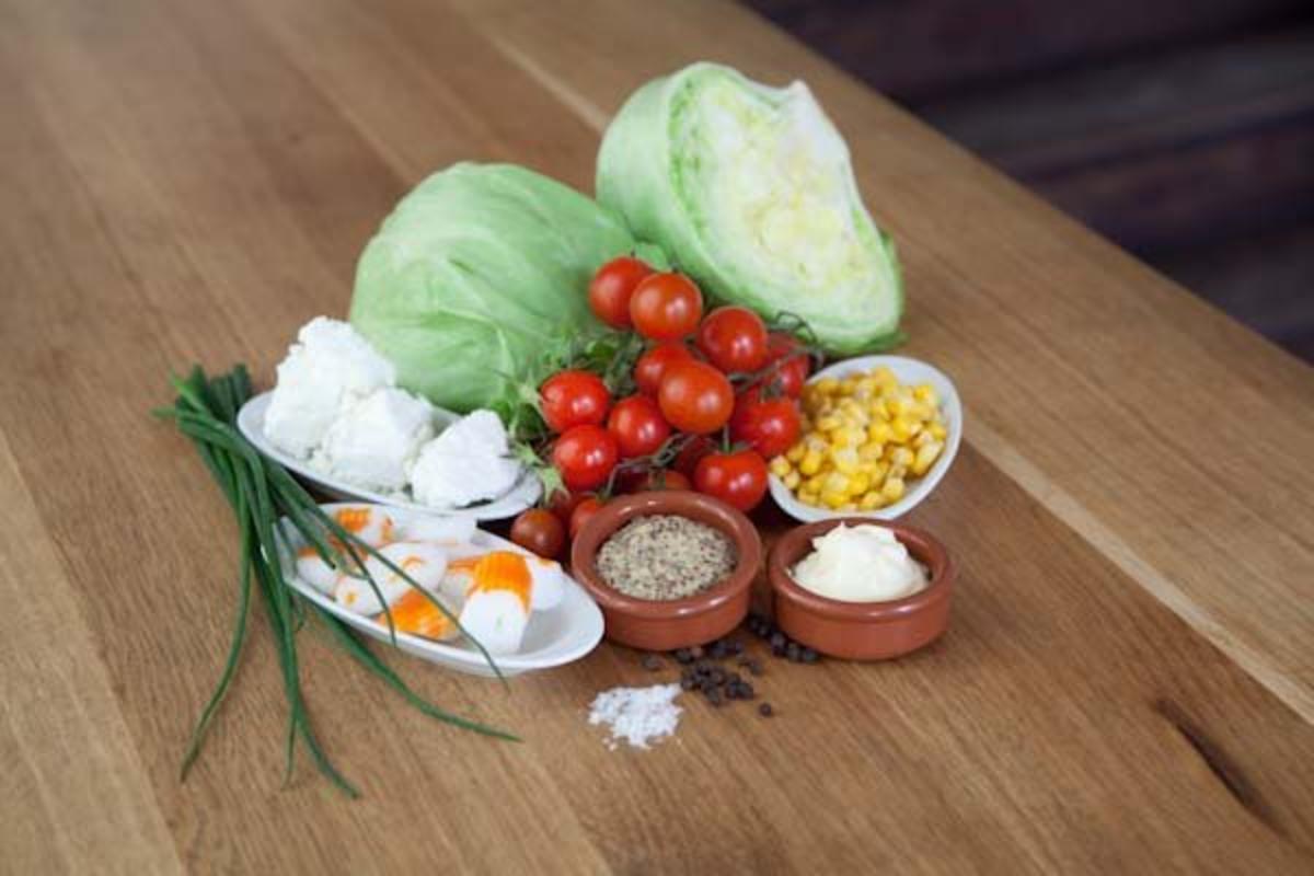 Bilder für Eisbergsalat mit Cherry Tomaten und Krebsfleisch - Rezept