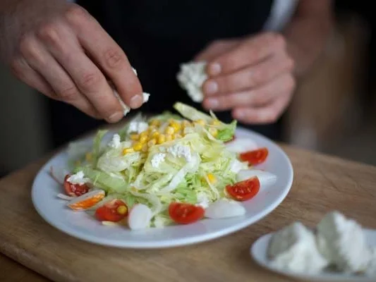 Eisbergsalat mit Cherry Tomaten und Krebsfleisch - Rezept - Bild Nr. 3